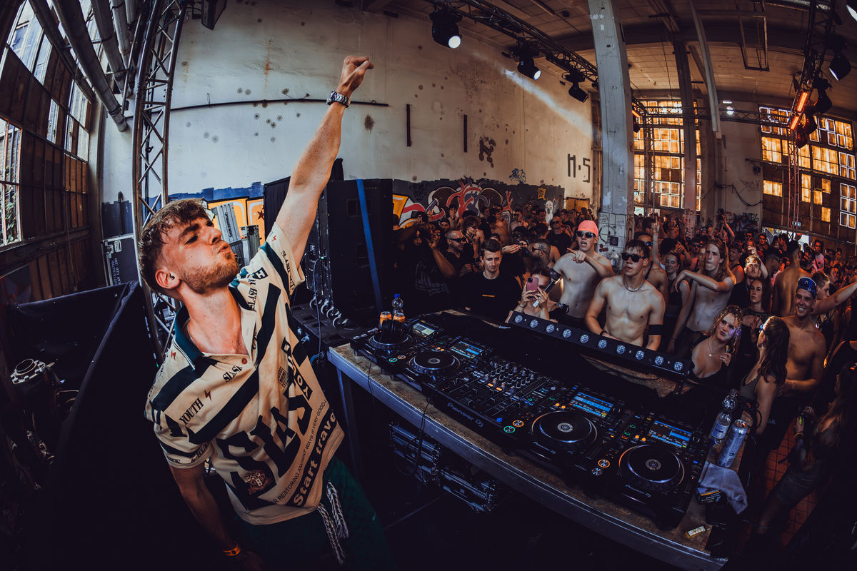 Loading... just a sec